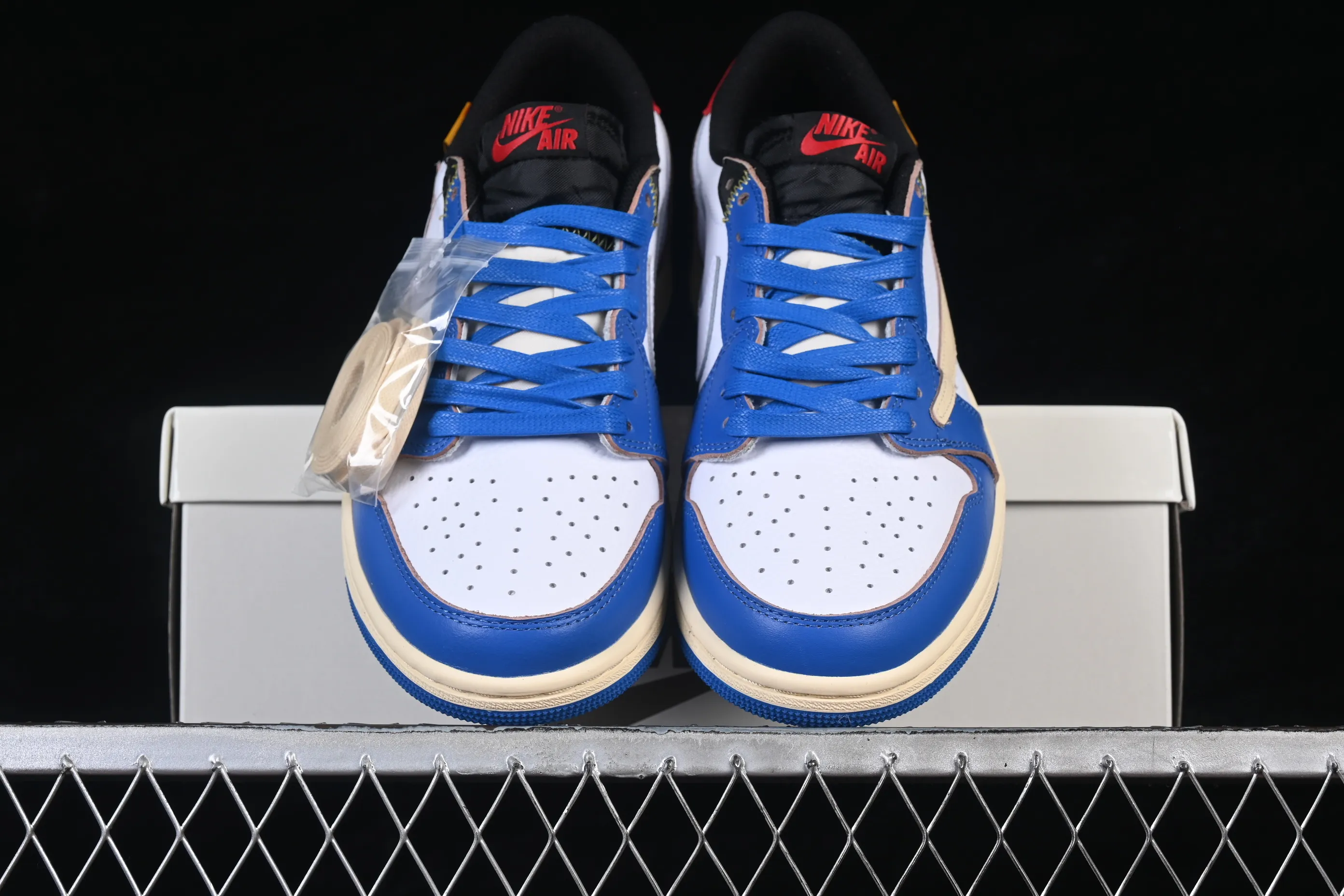 All categories Air Jordan Jordan series basketball shoes Air Jordan 1 Low Travis Scott x Air Jordan 1 Low OG AJ1 Joe 1 joint overhead hook DM7866-111